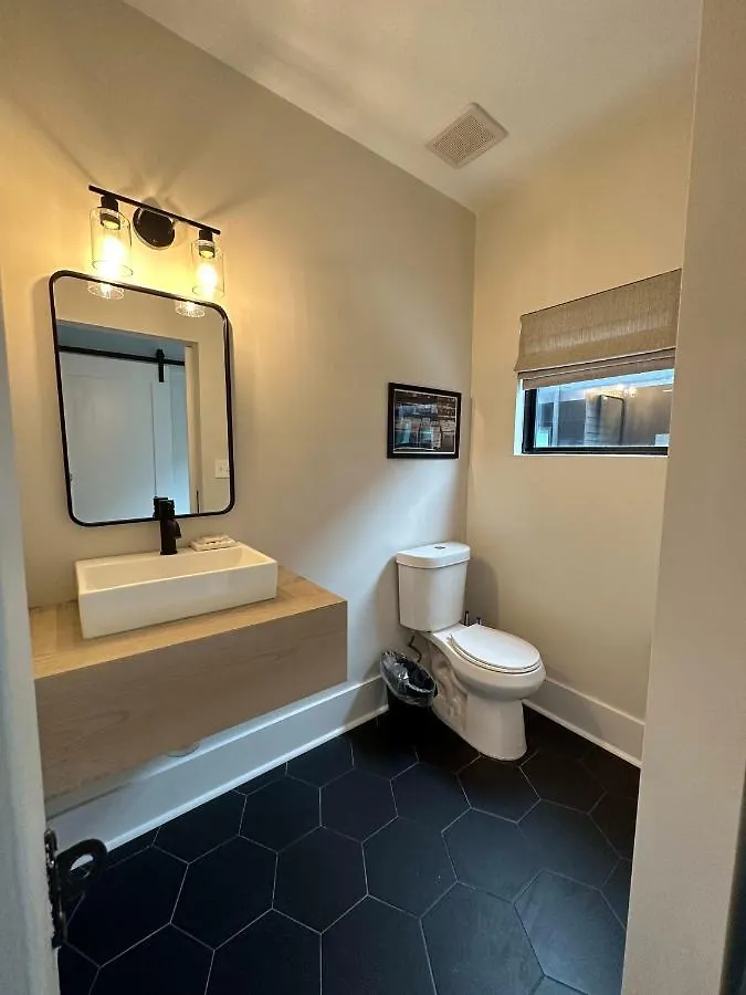 Abode Memphis - Pontotoc Villa